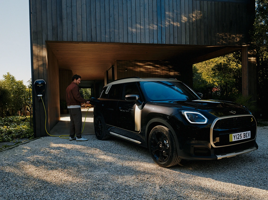 All-Electric MINI Countryman - Video