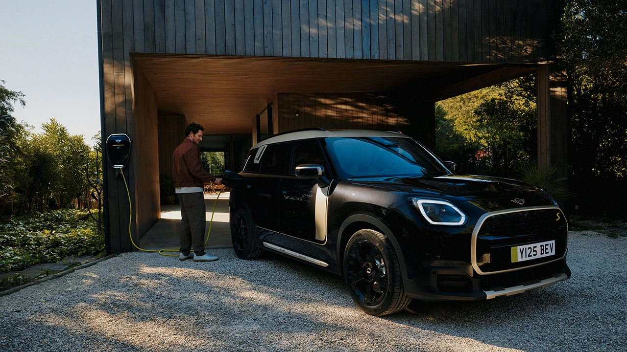 All-Electric MINI Countryman - Video