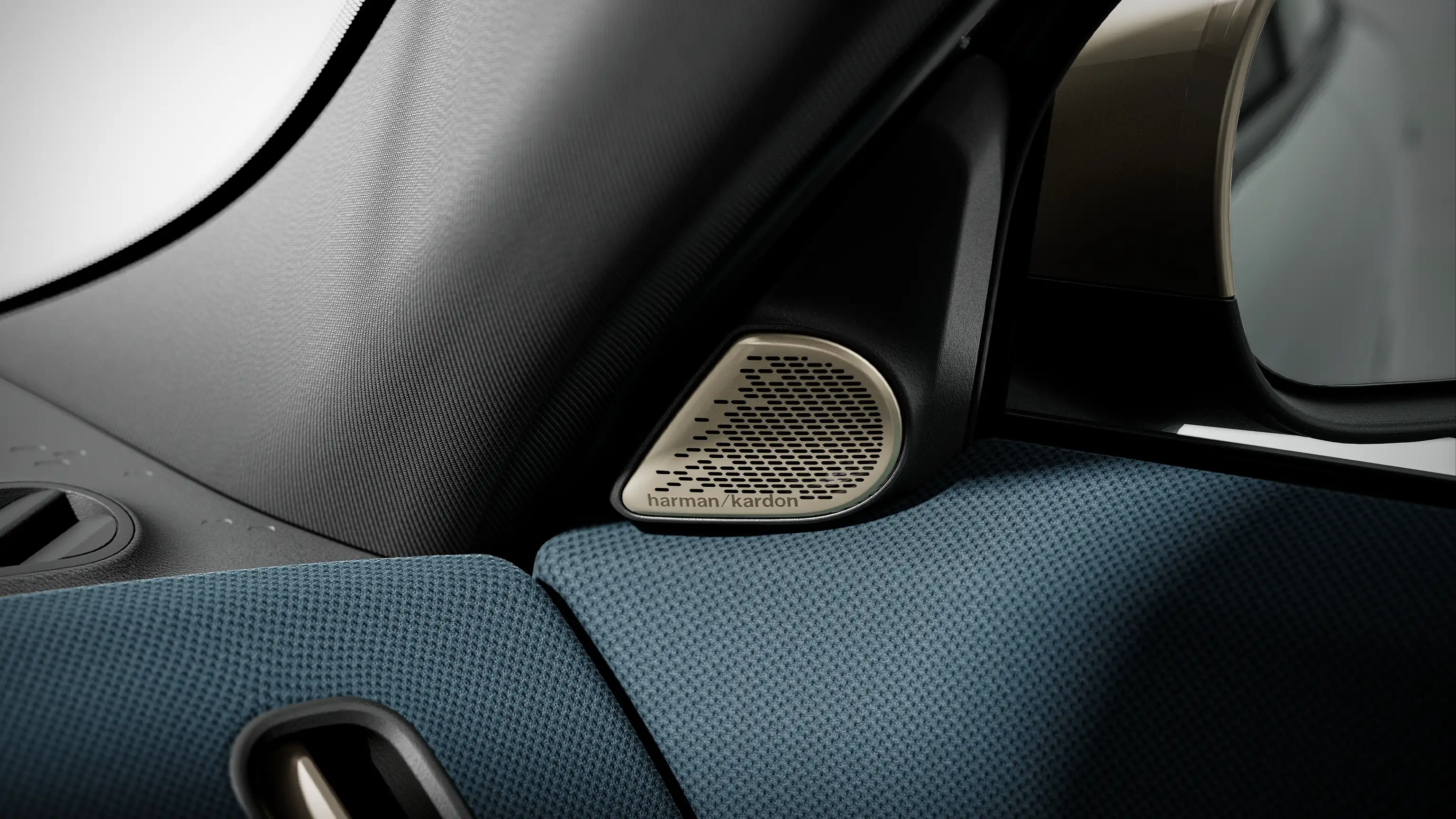 All-Electric MINI Countryman - Video Sound System