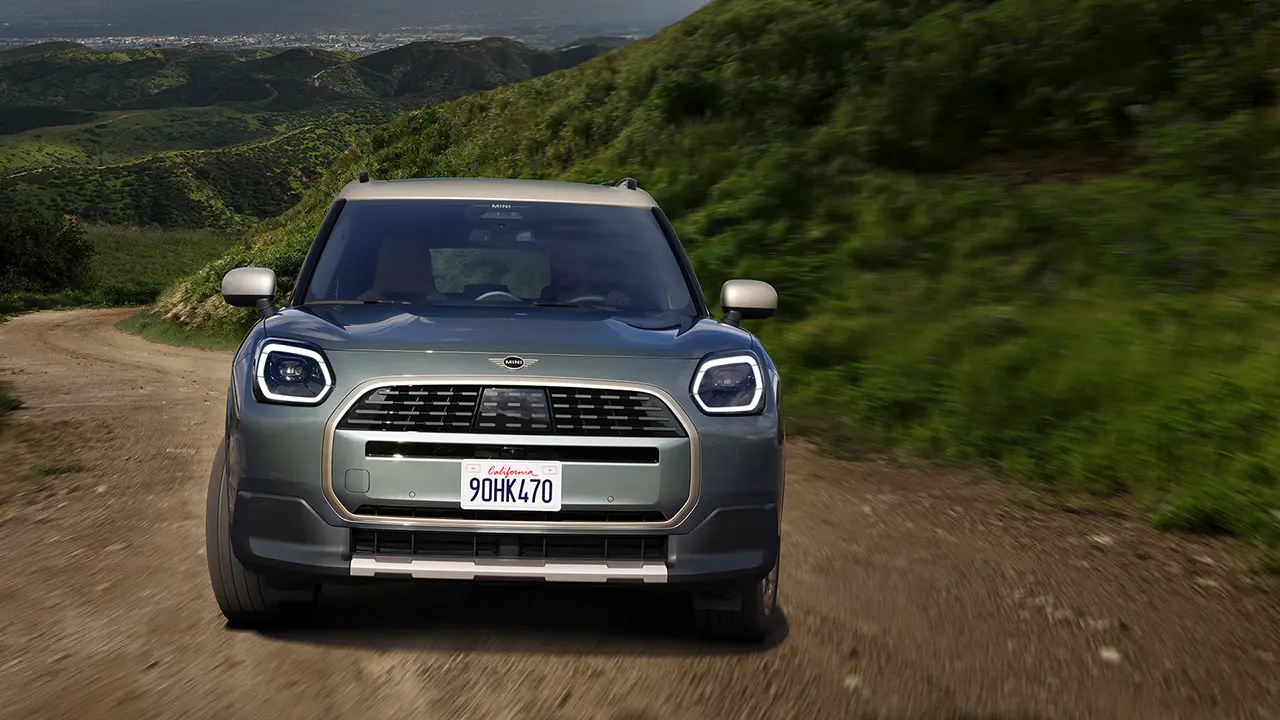 MINI Countryman - exterior - front view on dirt road