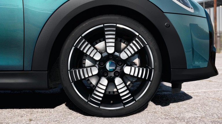 MINI Convertible Seaside Edition – 18" Pulse Spoke 2-tone – rim cover