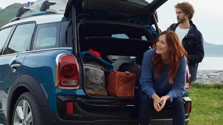 MINI Countryman - picnic bench